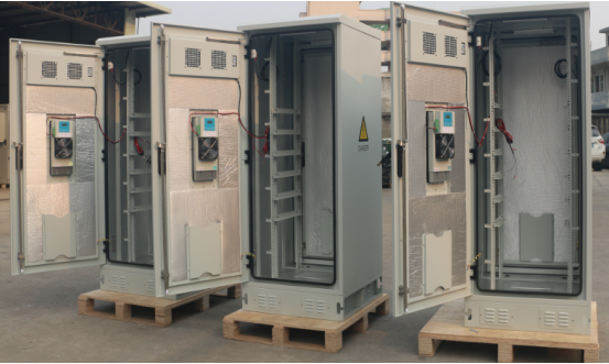 Galvanized Steel Outdoor Equipment Enclosure 32U Insulated Anti Corrosion 19 Inch Rack Cabinet