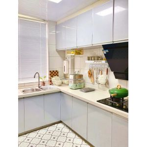 Customized Modern High Gloss Lacquer Finish Wooden Kitchen Cabinet