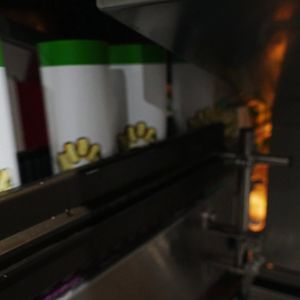 Automatic Sleeve Labeling Machine 9000-72000bph for Bottles Cans