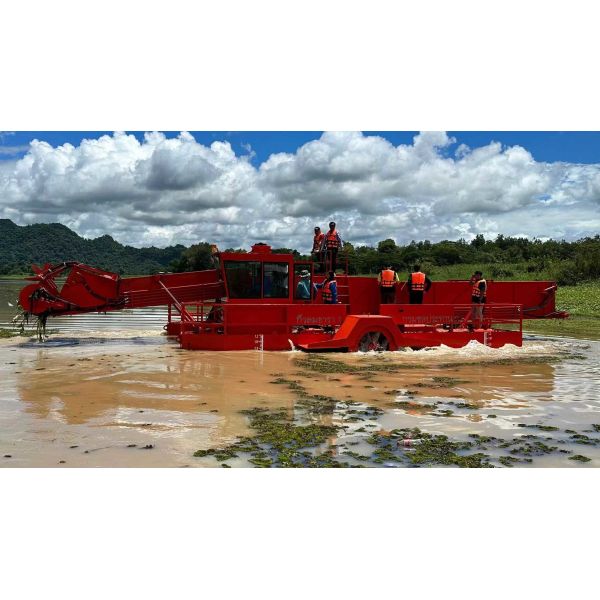 0.55 M Efficient Water Hyacinth Harvester With Hydraulic Drive 15.5mx6.52x3 M