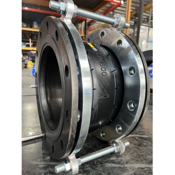 Flexible Rubber Expansion Joint Featuring Forged Galvanized Flanges and Single Sphere Construction for Pump Valve Systems