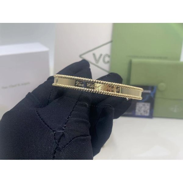 Van Cleef & Arpels PerléE Signature Bracelet Medium Model 18K yellow gold