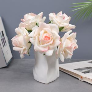 High end simulation flower with moisturizing and hydrating rose bouquet, with a