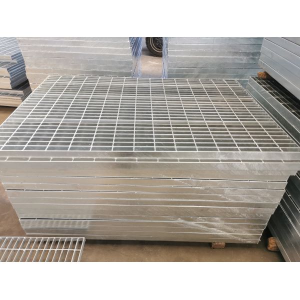 Buy Stainless Lightweight Stair Treads Steel Grating Heat Dissipation at wholesale prices