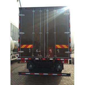 Sinotruk Light Commercial Trucks Delivery Box Van 5000Kg Loading Weight