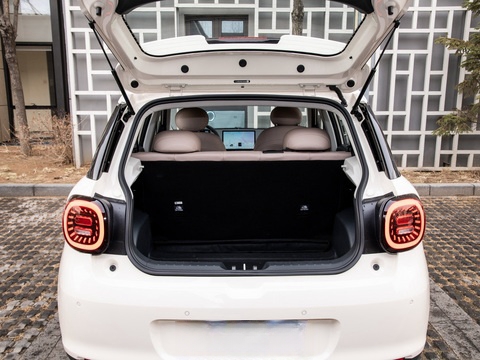 Pure Electric Car 2024 JAC Yttrium 3 Air Love Edition 330km Range Ev Car 60kw/82ps Motorpower With 150