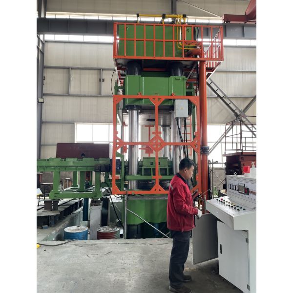 Customer's Request 2000T Solid Tyre Vulcanizing Machine Rubber Press Machine
