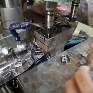 Custom Metal Cable Clamp / Fastener Clip – Precision Stamped, Anti-Loosening,