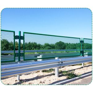 Roadway Safety Galvanized Powder Coated Anti-Glare Barbed Wire Fence For