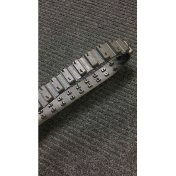 Black Durable Small Robot Rubber Tracks Less Vibration 40×31.75×45