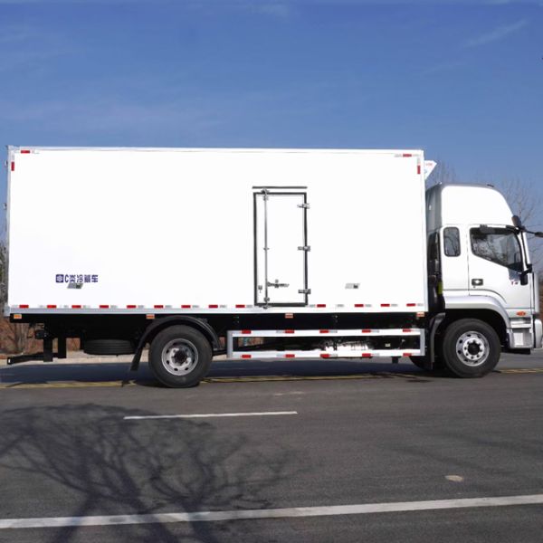 Customized 4x2 JAC New Model 6.8M Refrigerator Trucks Freezer Van Refrigerator Truck Wagon