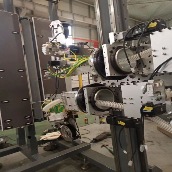 CNC SUPER SPACER EQUIPPED ROBOT