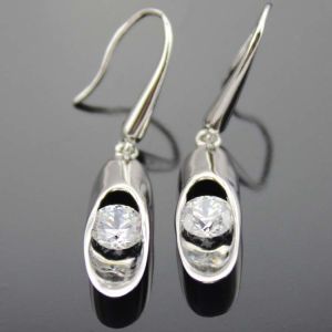China 925 Sterling Silver 6mm Clear Cubic Zircon Dangle Earrings (YAQA001) on sale