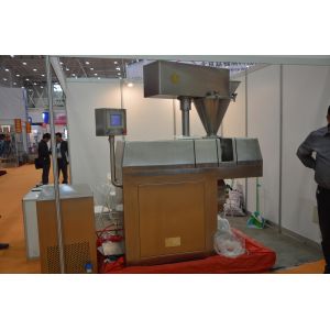 Adjustable PLC Control Dry Granulation Equipment For Foodstuff Granules