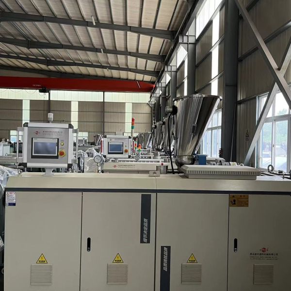 Conical Twin Screw Extruder PVC Plastic Extruder Machinery 100kg/H-350kg/H