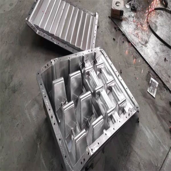 Buy 10000 Shots Plastic Pallet Mold , 80L Rotomolded Rotation Mould at wholesale prices