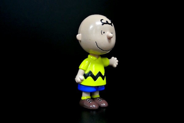Various Size Charlie Brown Toy Figures , Small Toy Figures Yellow / Blue Color