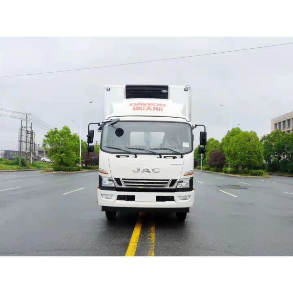 Jianghuai Junling A8 160HP 4X2 4.015m Refrigerated Truck Ideal for Transportation Needs