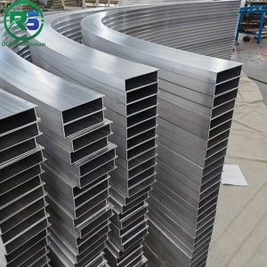 Environmental Friendly Linear Suspended Metal Ceiling 0.9mm White Aluminum