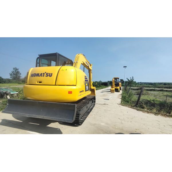 Buy 3.26L Used Komatsu Excavator  7 To For Heavy Duty Construction at wholesale prices