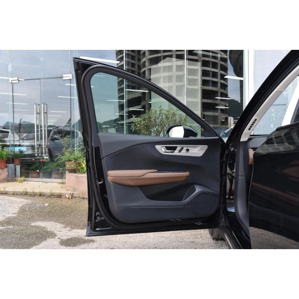 2024 Hongqi E-QM5 560KM PLUS 100kW 4-door 5-seater Sedan with 94.3kWh Battery Capacity