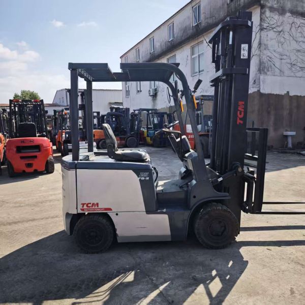 Buy High Quality TCM Diesel Electric Forklift 2.5ton 3T 5T New Energy Used Condition Seat Operator Core Mast Small Lonking Cpd35 at wholesale prices