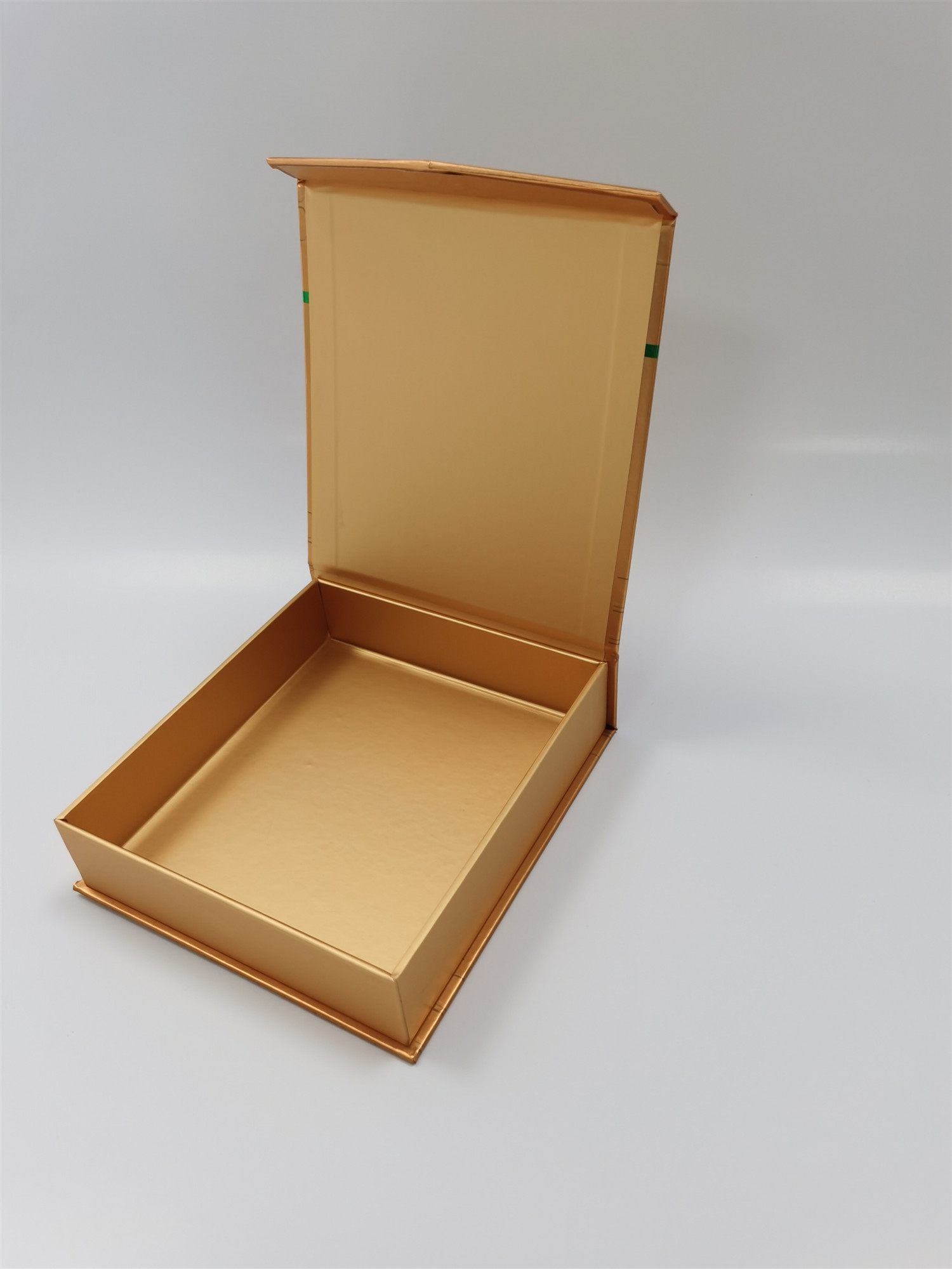 Golden Custom Embossed Boxes Aseptic Flat Pack Cardboard Boxes Degradable