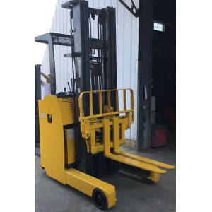 Japan Made Komatsu 1.5ton Electric Reach Truck Used Stand-On Three-Stage Mast