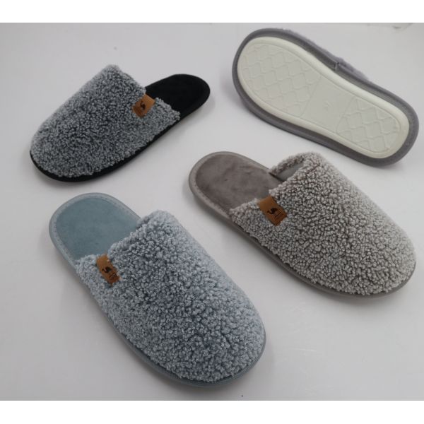OEM Fashionable Uppers Men's Indoor Outdoor Slippers Anti Slip For Winter