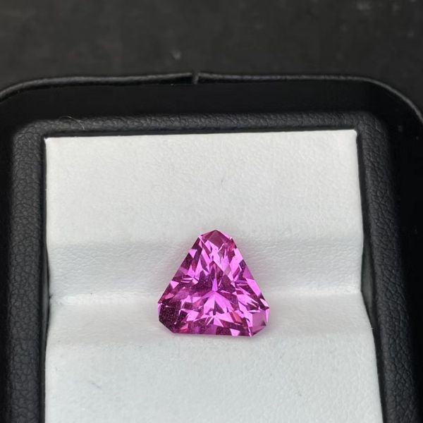 Al2O3 Trigonal Pink Sapphire Gem With Oval Cut For Ring