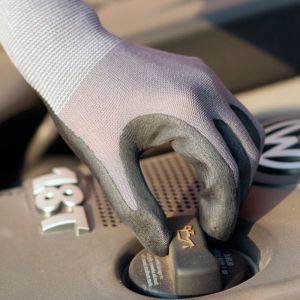 15 G Seamless Stretch Nylon And Spandex Liner Oil Resistant Working Gloves Light