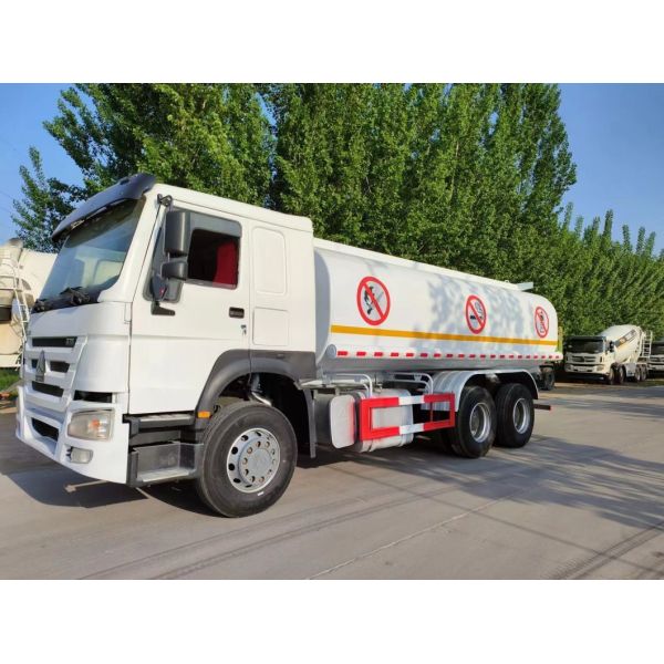 HOWO 6X4 20 28cbm 20000 Liters 6000 Gallon 371HP Fuel Dispenser Tank Truck Oil Fuel Tanker Truck for Sale