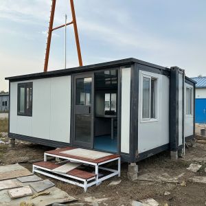 Quality Steel Modern Design Customized Portable Temporary Modular House Modified Luxury Villa 20ft 40ft Expandable Container House for sale