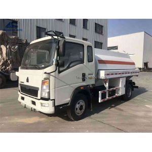 Sinotruk Howo 5 CBM Oil Tanker Truck With Oil Meter And Petrol Pump