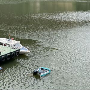 High Precision Positioning Unmanned Surface Vehicle Autonomous Obstacle