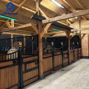 Stable Rust Resistant Horse Stables Powder Coated Surface Treatment