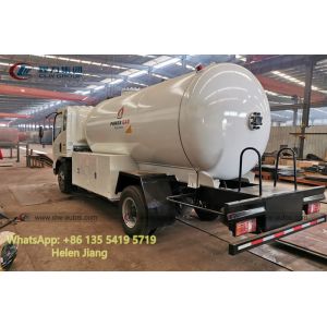 Sinotruk Howo 4x2 6 Wheeler 4T LPG Tanker Truck