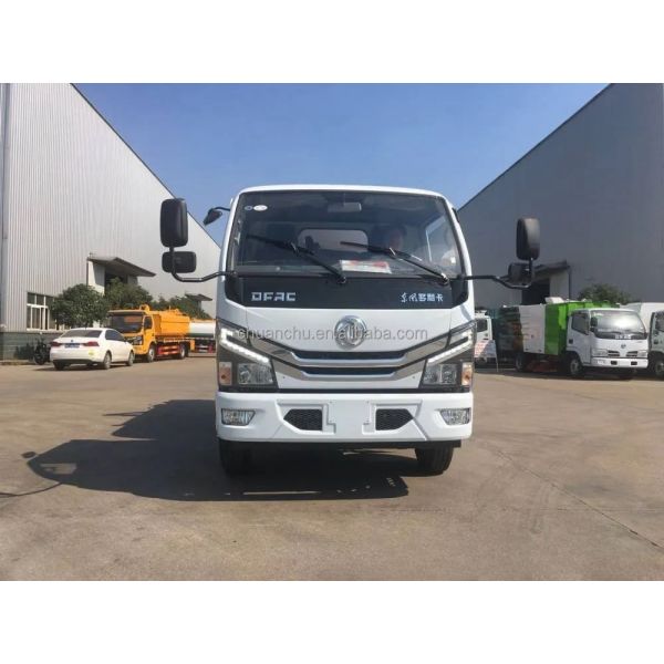 Dongfeng 4X2 Small Waste Water Tank Sewage Suction Truck