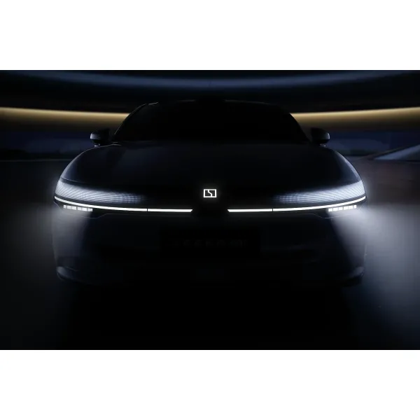 2024 Zeekr 007 Pure Electricity 2WD 4WD 422hp 646hp Car with Maintenance-Free Load-Acid Battery and 255/40 R20 Tires