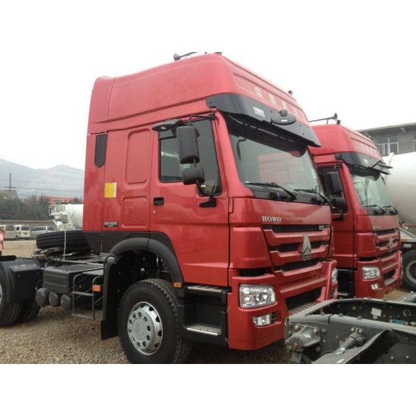 Howo7 6X4 Tractor Trailer Truck LHD 10 Wheels HW 79 High Roof Cab Two Berths 102 km / h