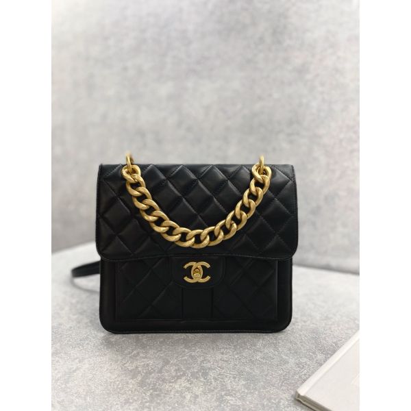 Buy 2023 SS Chanel Woc Zipper Clutch bag Casual Street Style at wholesale prices