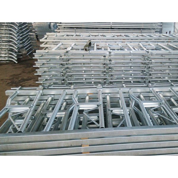 Hot Dip Galvanized Steel Pipe Cattle Headlock Feeder Panels 10FT-14FT Size