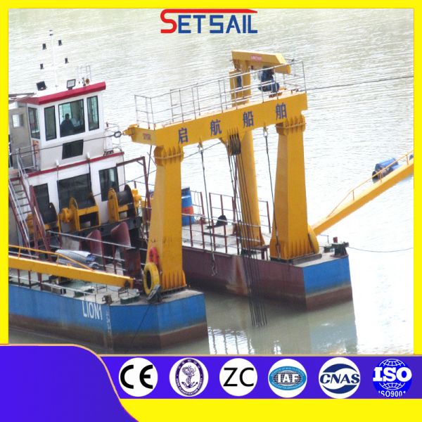 Diesel Engine Cumins. Cat Chinese Set Sail Cutter Suction Dredger with Height 1.5-3.2m