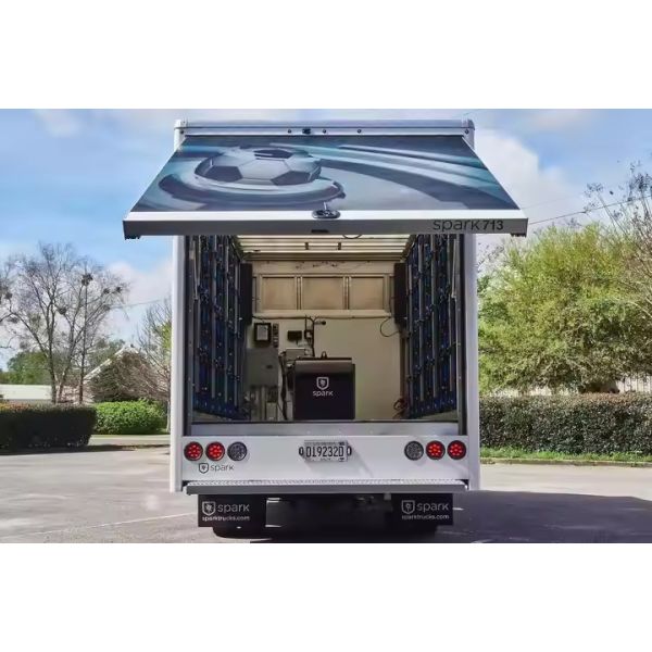 Outdoor Advertising Mobile Truck LED Display with 2727 Lamp Size and Texts Display in Design