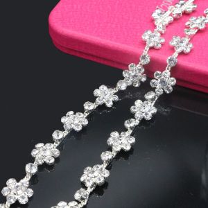 Silver Copper Plated Diamond Rhinestone Necklace Welded Flower Shape