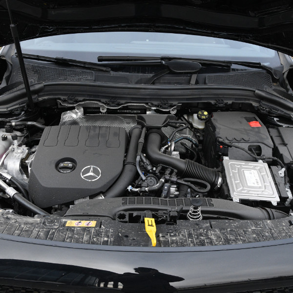 Mercedes-Benz 2023 GLA 200 version Gasolin Compact SUV Avto Electro Excellent