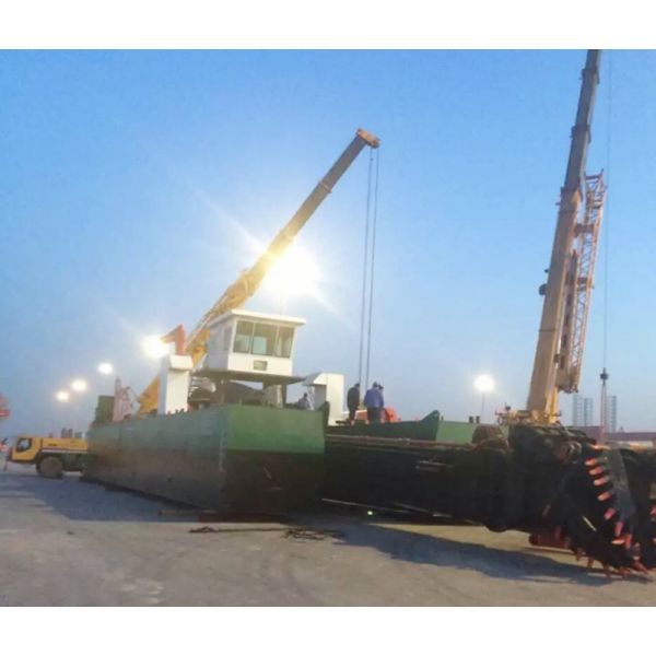High Performance Sand Dredging Port Dredging Cutter Suction Sand Dredger Diesel