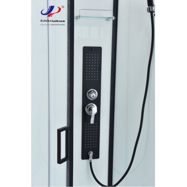 Innovative Design Shower Room With 4/5mm Tempered Glass And Matt Black Frame