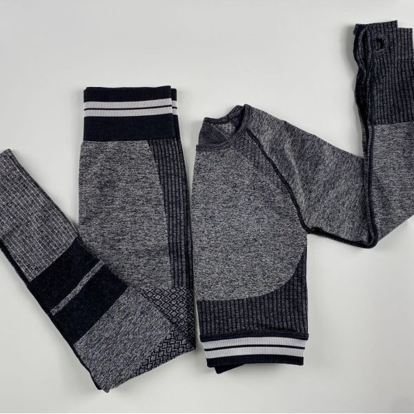 Seamless Yoga Set Clothes Knitted Striped Quick Drying Yoga Leggings And Top Set