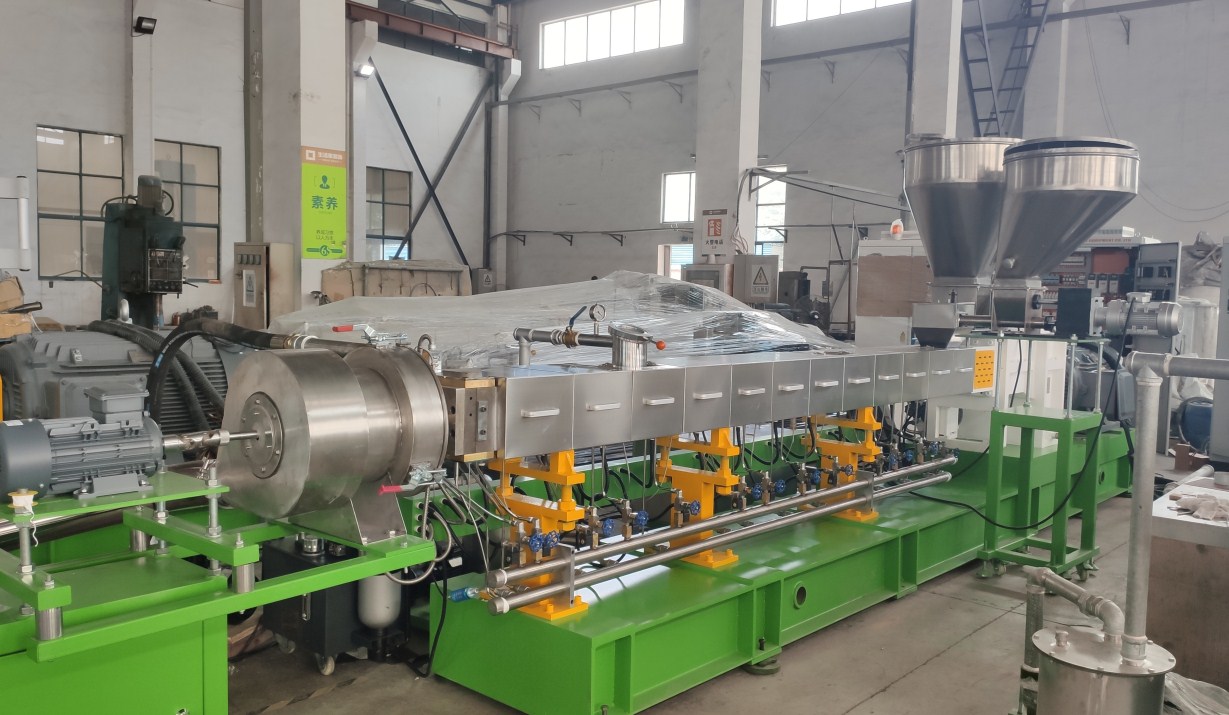 China Nanjing Plastic Pelletizing Line Filler Master Batch Extruder Machine